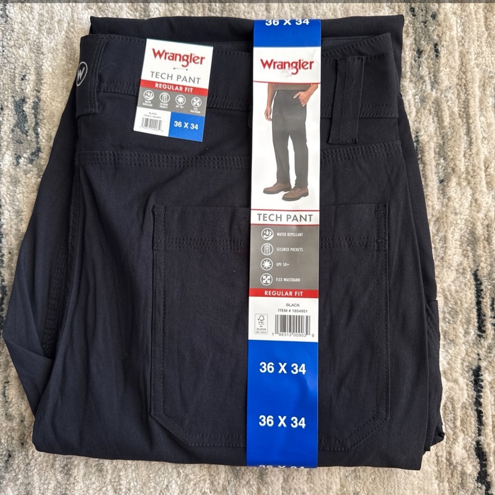Wrangler Men’s Cargo Tech Pants Black, Size 36x34 (New)